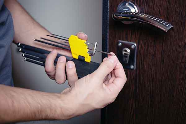 emergency locksmiths emergency locksmiths Salford manchester bolton bury