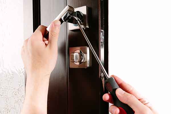 locksmith-at-work-image-1 Commercial Locksmith Services image